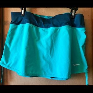Women’s Nike Rival Skirt— Medium